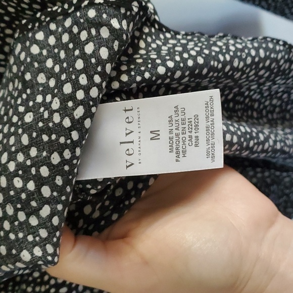 Velvet By Graham and Spencer polkadot blouse size medium - Picture 6 of 6
